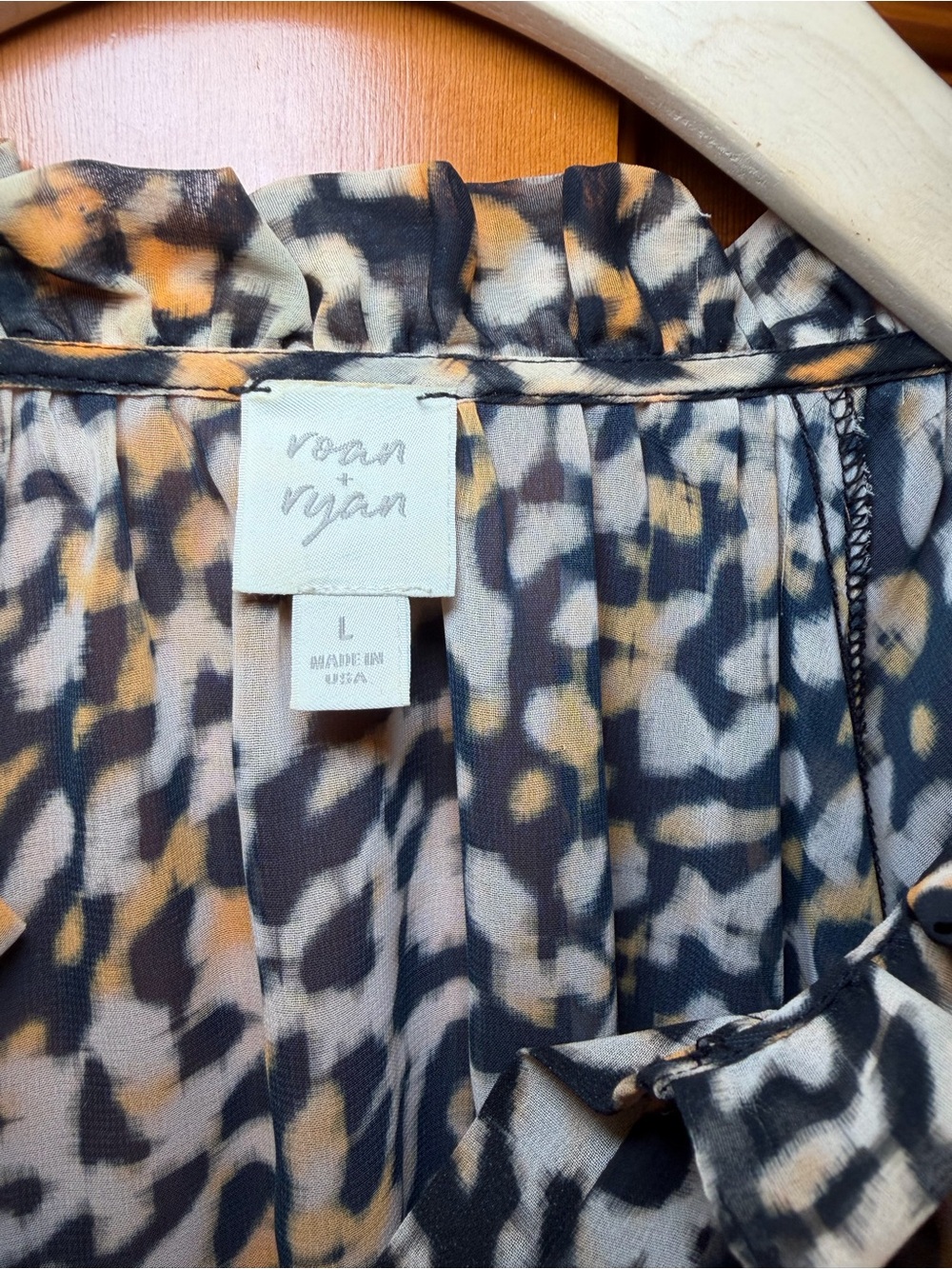 Evereve Leopard-Print Cap Sleeve Blouse — Size L - Picture 3 of 16